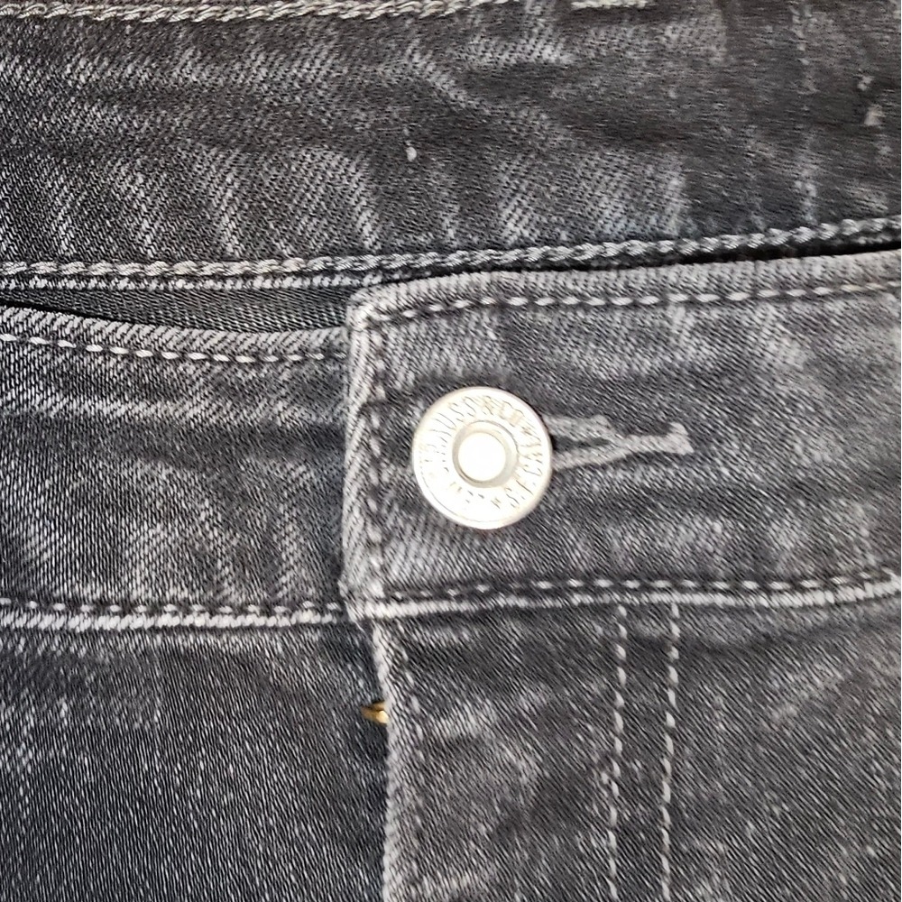 Black Levis with no tags.  In between a straight and skinny.  Waist is 17. - Picture 6 of 8